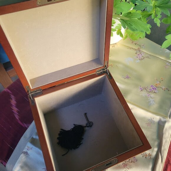 wood inlay Jewelry Box - Picture 6 of 11